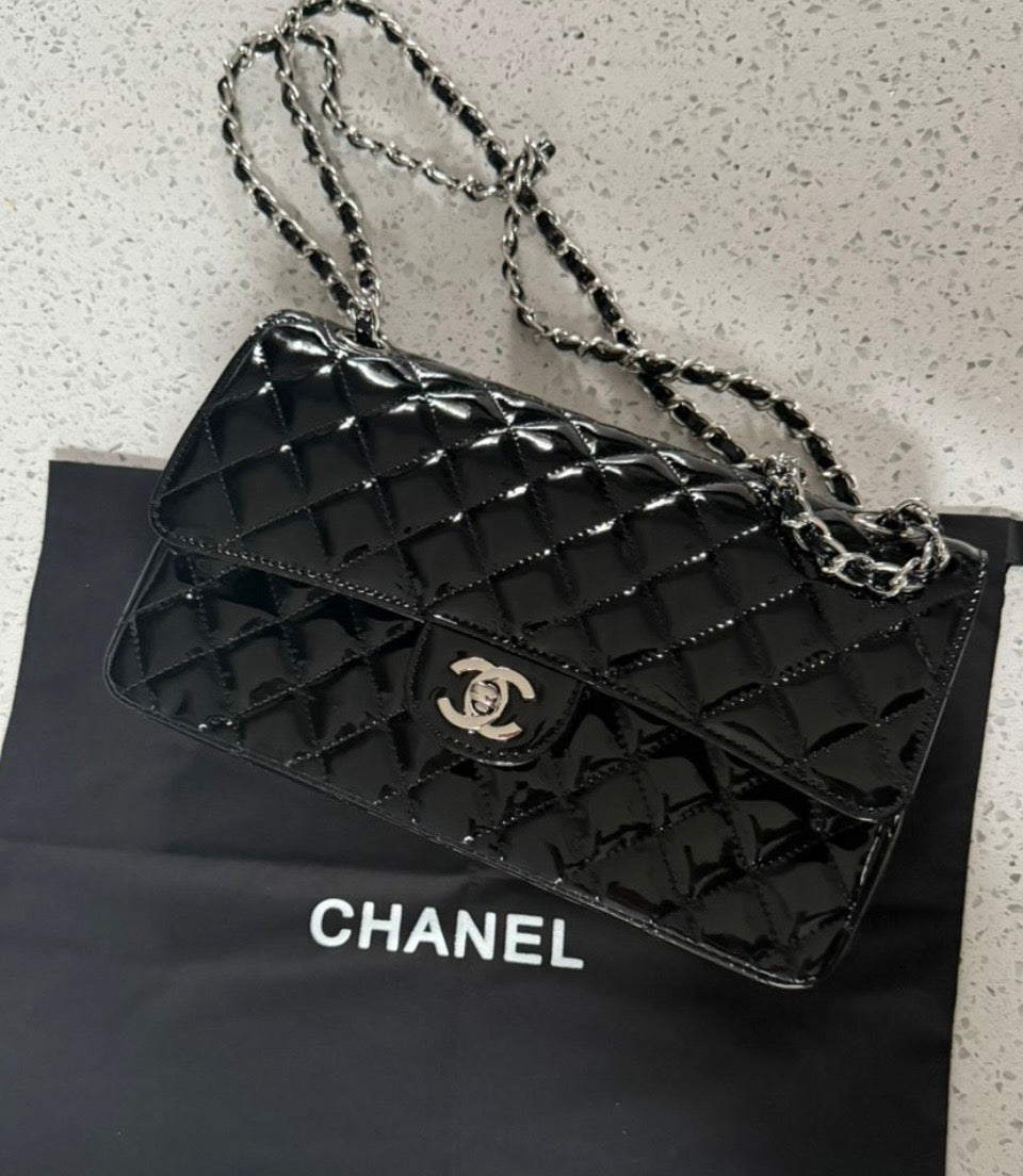 Chanel noir vernis
